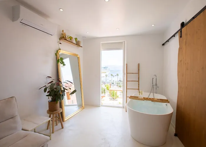 Sublime, Hyper-centre D'ajaccio, Avec Spa, Sauna, Vue Mer&plage à 3min Ajaccio (Corsica)
